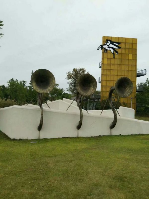 冲锋号雕塑 欧式步行街小品 大型商场雕塑